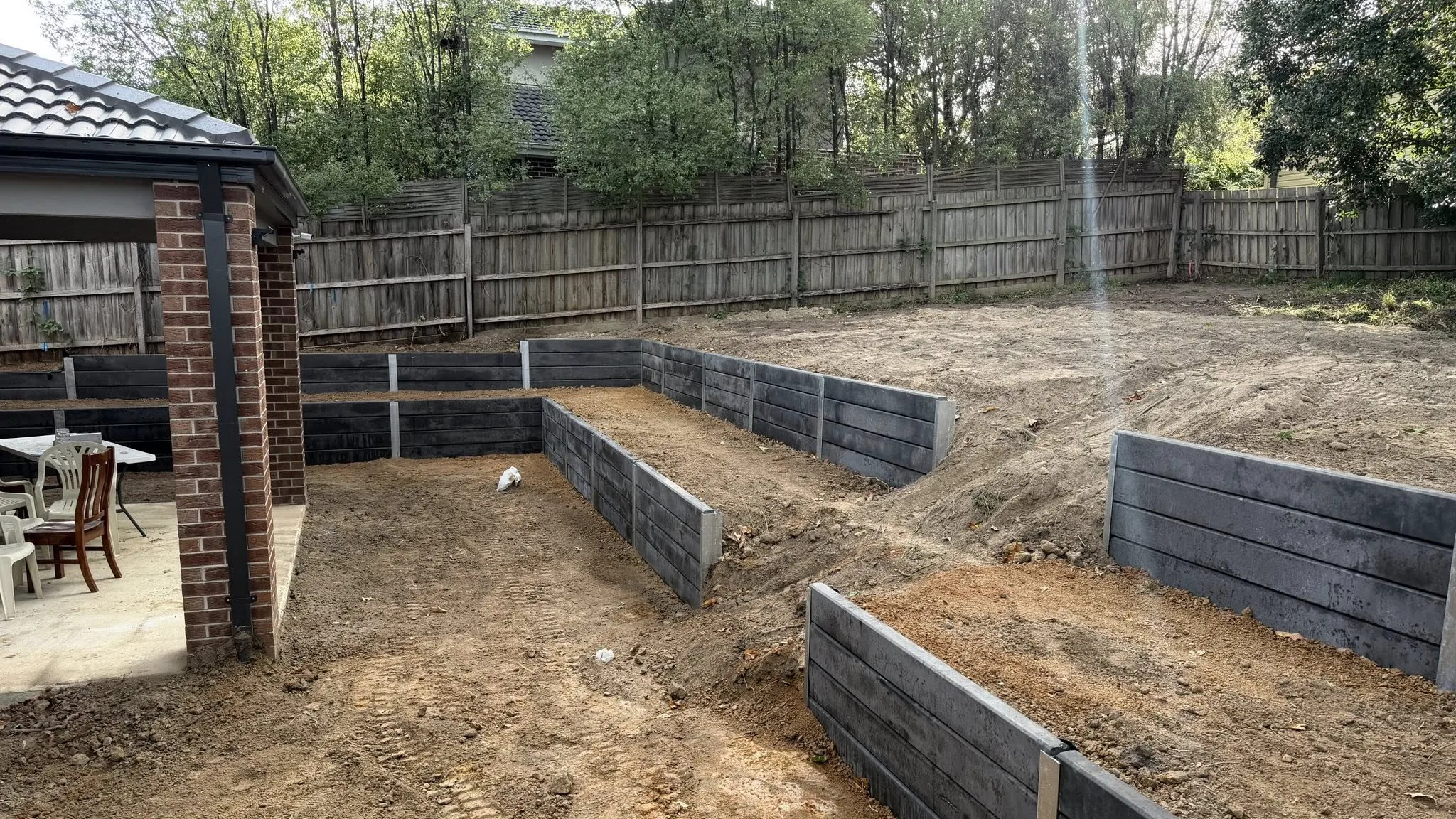Concrete sleeper retaining wall construction